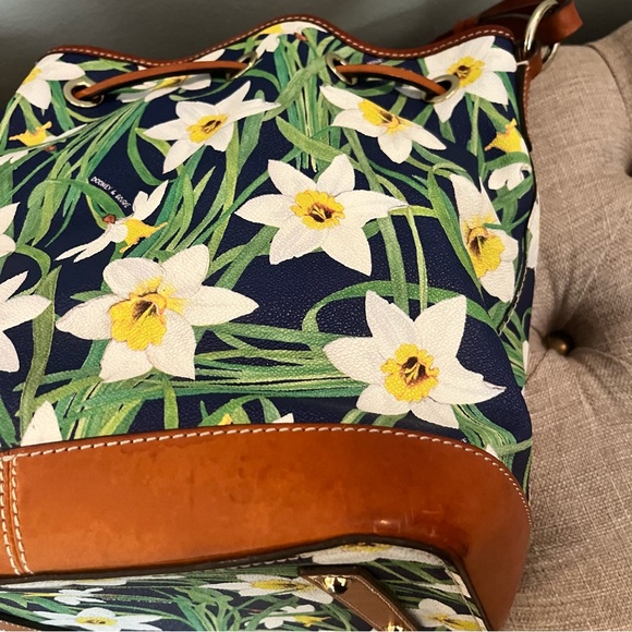 DOONEY and BOURKE Daffodil Drawstring Flower Floral Tassel Bucket Bag - Picture 9 of 12